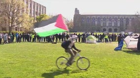 Protests continue on Northwestern University campus on Day 2 of encampment