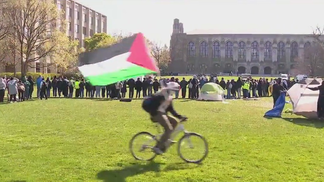 Protests continue on Northwestern University campus on Day 2 of encampment