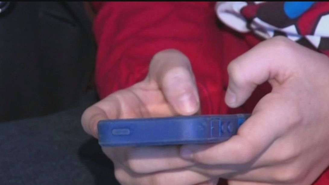 Study: Social media making teens bored