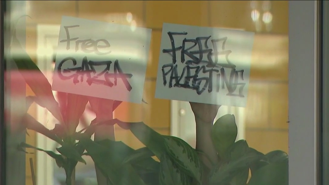 Chicago high school students join protests at University of Chicago