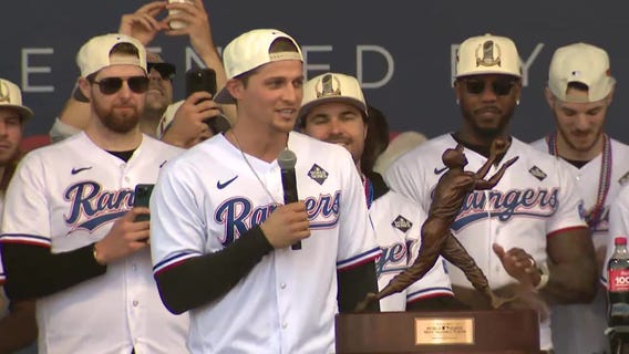 Corey Seager speaks to crowd at World Series parade