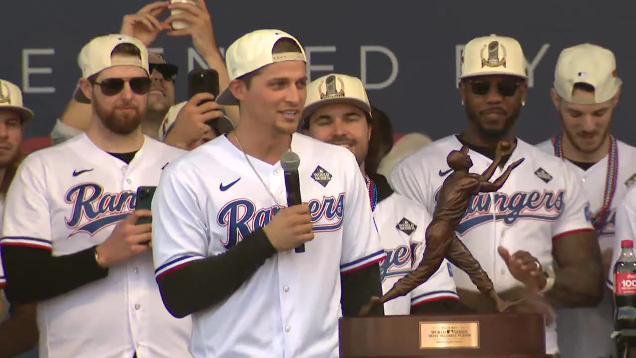 Corey Seager speaks to crowd at World Series parade