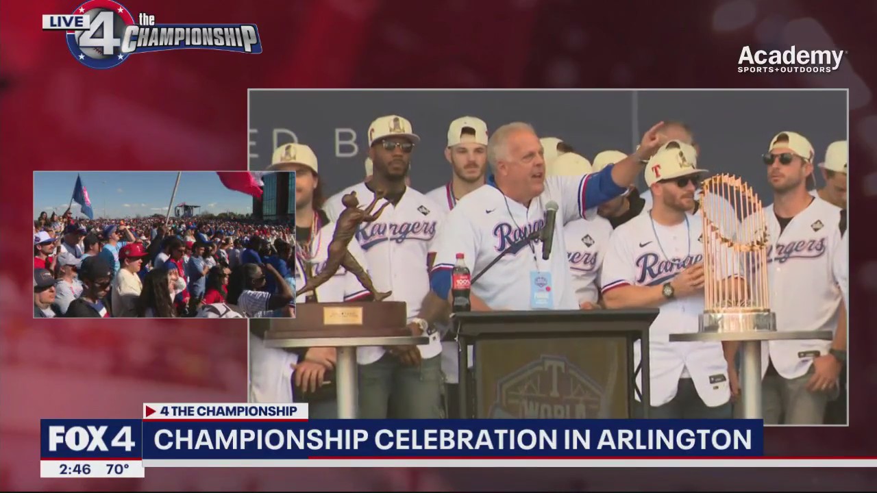 Arlington Mayor Jim Ross speaks at Rangers parade