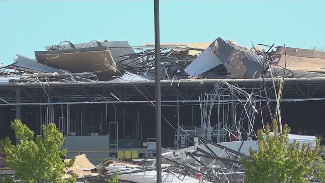 Cleanup effort underway after tornado hits Michigan