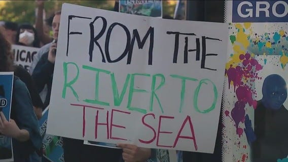 Biden's visit to Chicago draws protesters