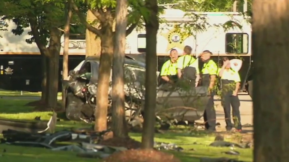 Glenview crash leaves 17-year-old dead, 3 others seriously injured