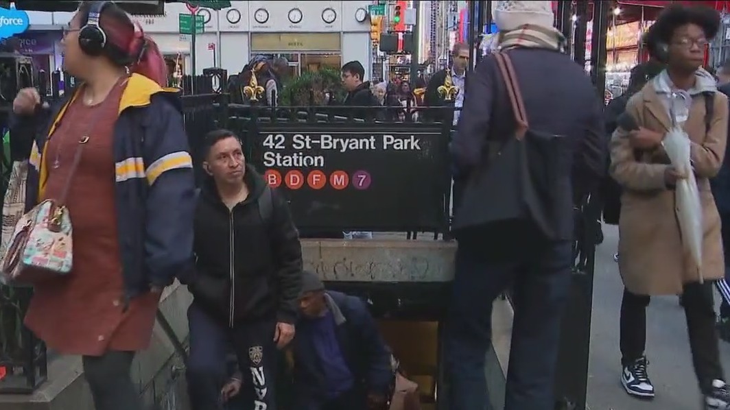 Police seek suspect in Bryant Park subway slashing