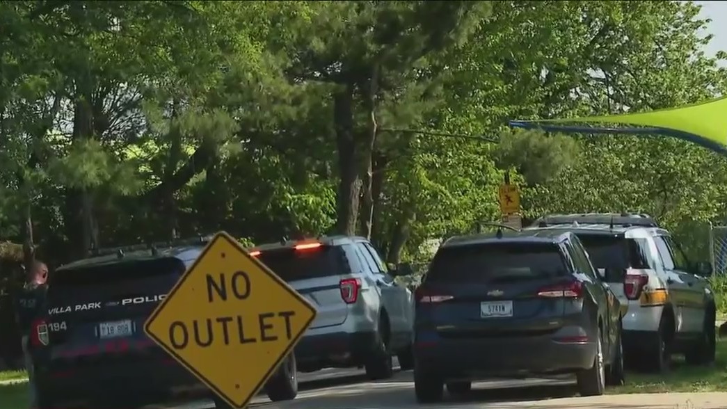 Manhunt underway in suburbs after high-speed chase