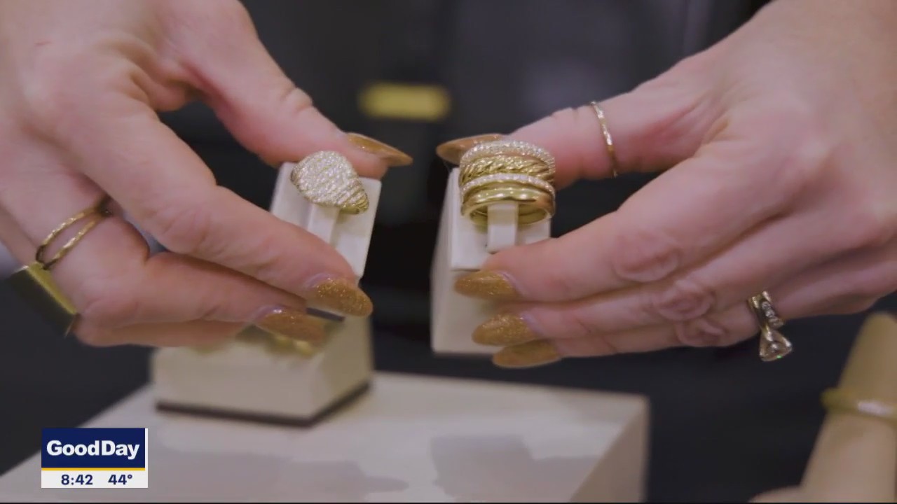 Holiday Shopping: Save or Splurge