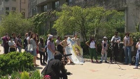 UChicago protesters show support for Palestine amid Alumni Weekend