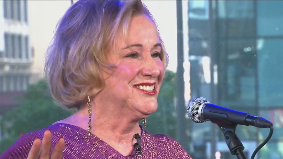 'Golden Girls' theme song singer Cindy Fee hosts one-woman show at Mercury Theater