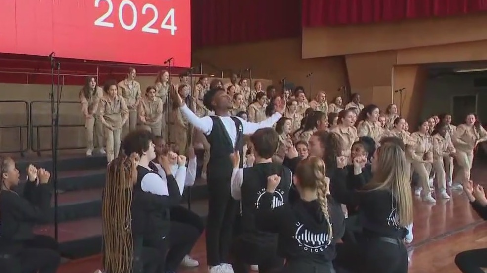Uniting Voices Chicago take over Pritzker Pavilion for 'Paint the Town Red'