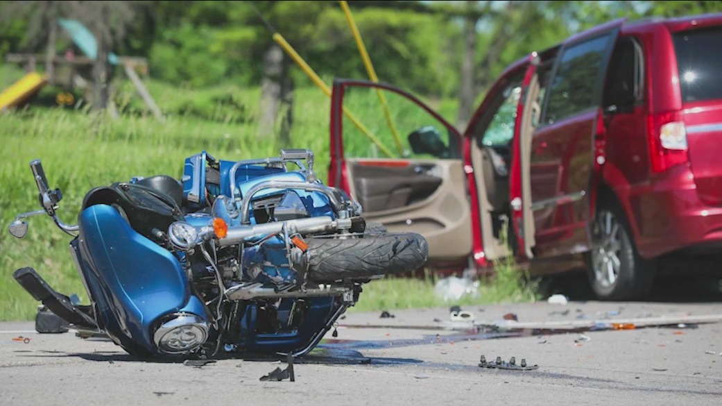 Minivan-motorcycle crash in Woodstock: 2 critically wounded, 1 hospitalized