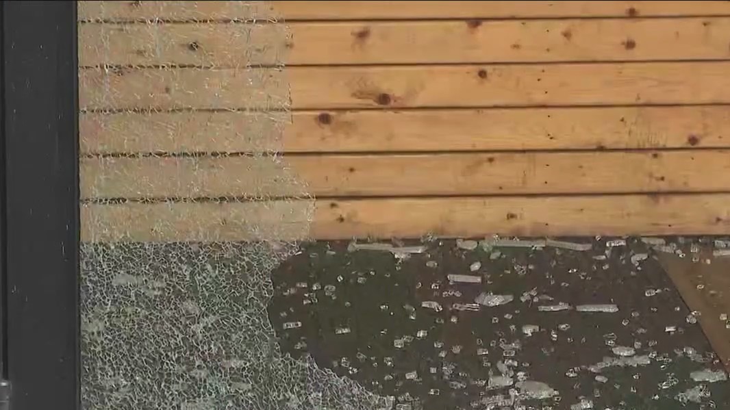 Smash-and-grab thieves hit Wicker Park restaurant