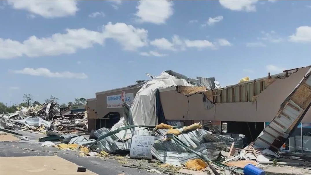 Texas tornado leaves 7 dead, more than 100 injured