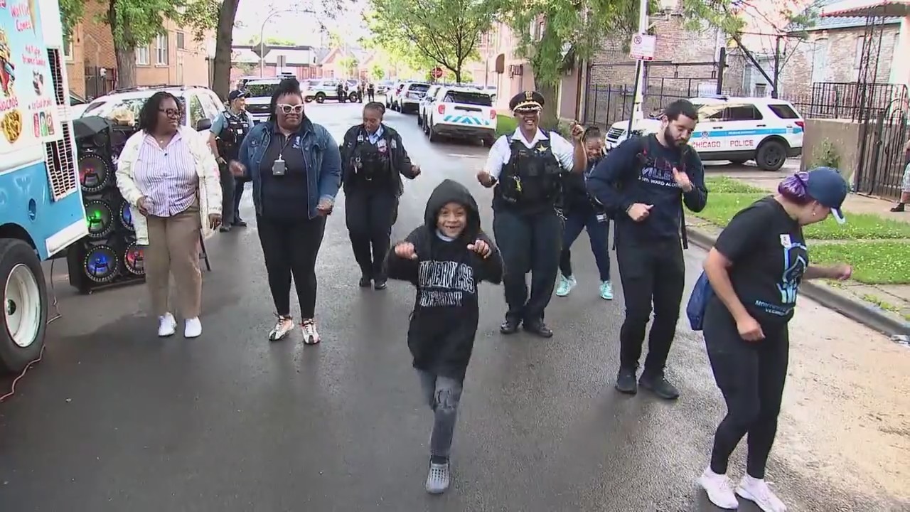 Chicago police host pop-up block party aiming to bridge the gap