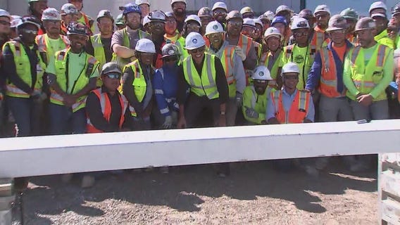 Obama in Chicago for presidential center milestone