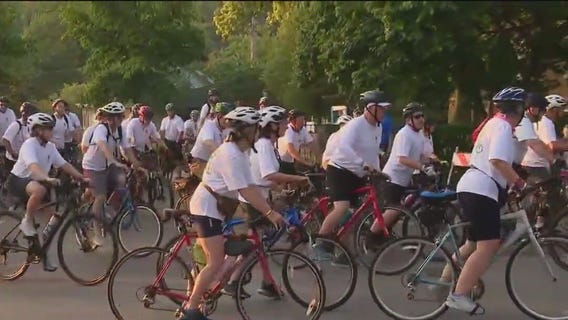 Hundreds of Chicago bicyclists ride to Michigan City to fight childhood cancer