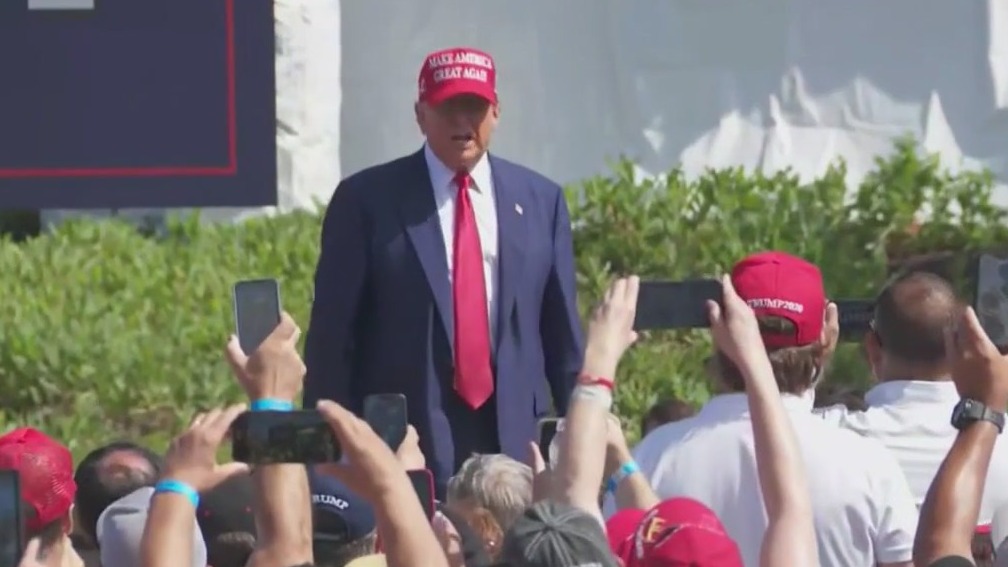 Trump's lawyers want charges dropped in missing documents case