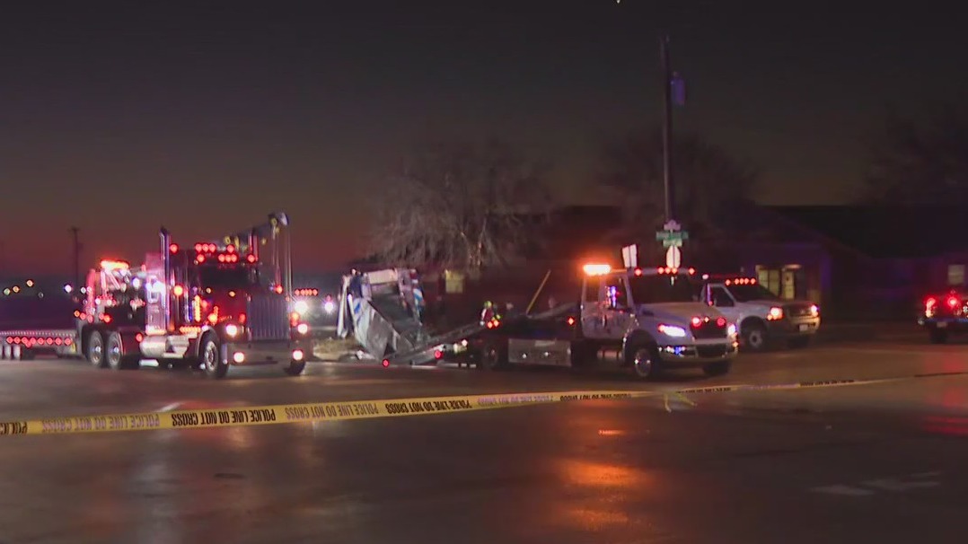 Fort Worth firefighter critically injured in crash | FOX 4 Dallas-Fort ...