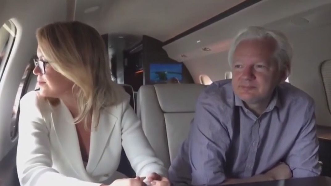 Julian Assange arrives in Australia after plea deal