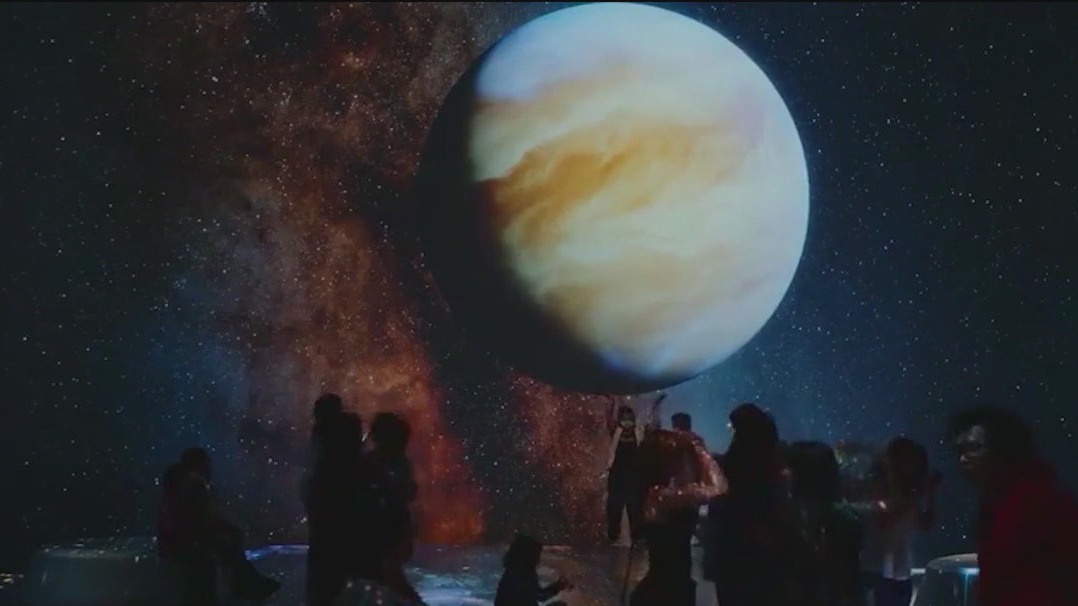 Navy Pier welcomes 'Illuminarium' exhibit