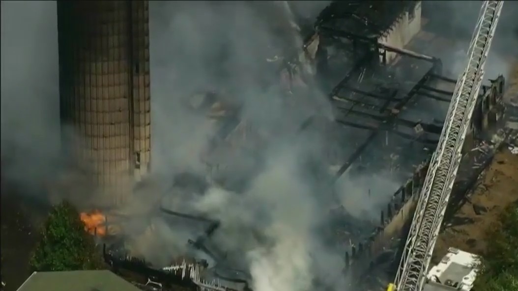 Massive fire destroys Woodstock barn