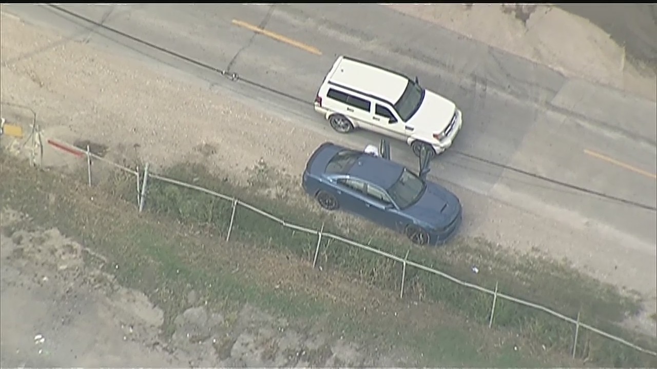 Dallas police chase stolen car in wild chase