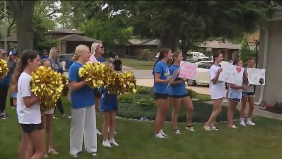 Tinley Park coach gets special sendoff as she battles breast cancer