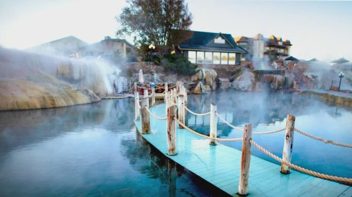 What is behind the new 'sleepcation' trend?