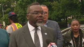 Mayor Brandon Johnson speaks on the boil order impacting South Siders