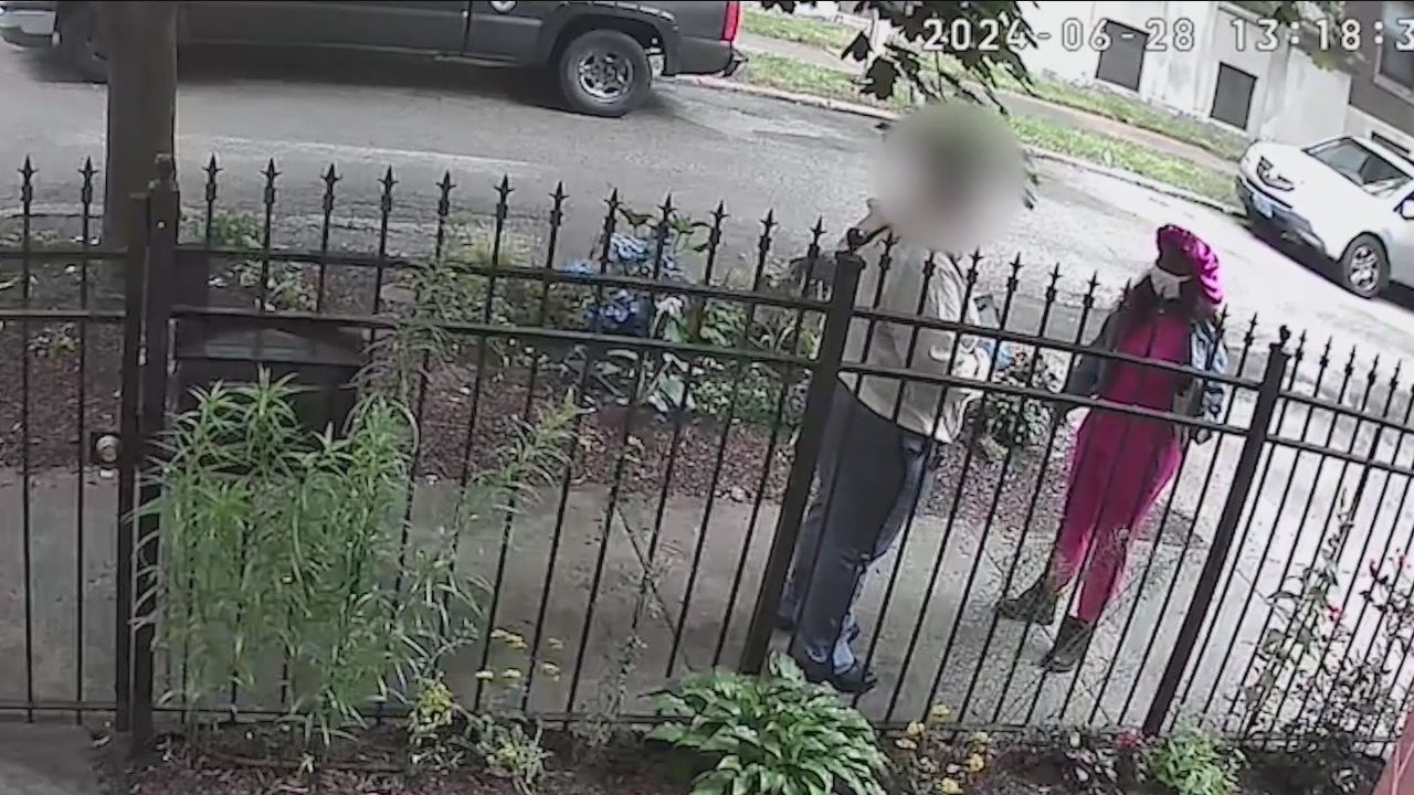 Armed robbers targeting Chicago postal workers