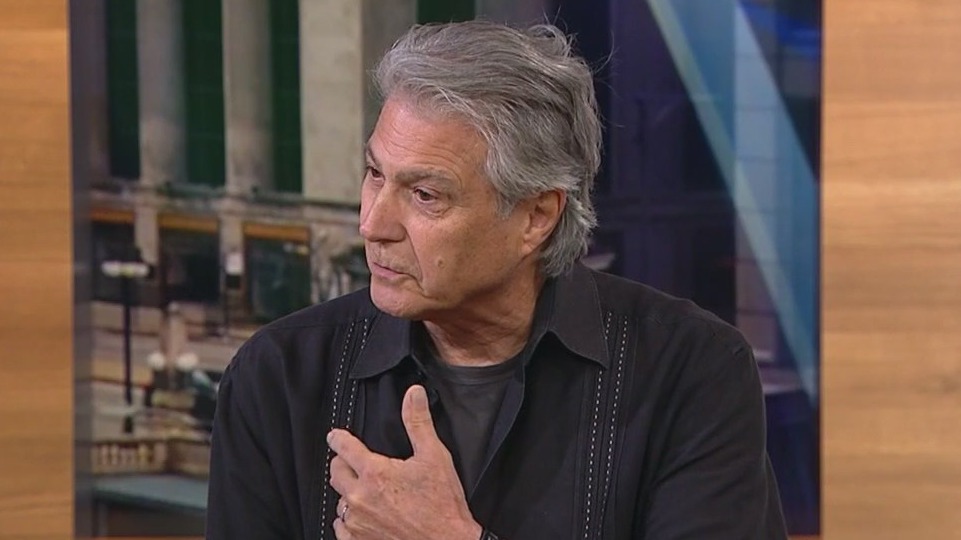 Special show 'As Long As I Am Singing' to benefit the fallen police and firefighters fund