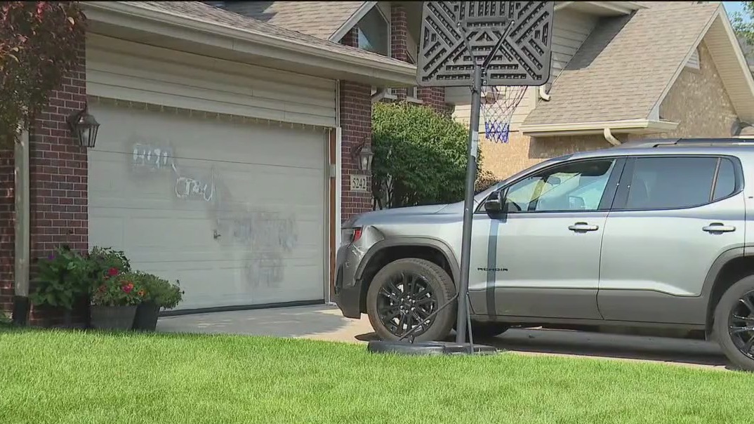 Cars, garages vandalized in Oak Lawn and Alsip