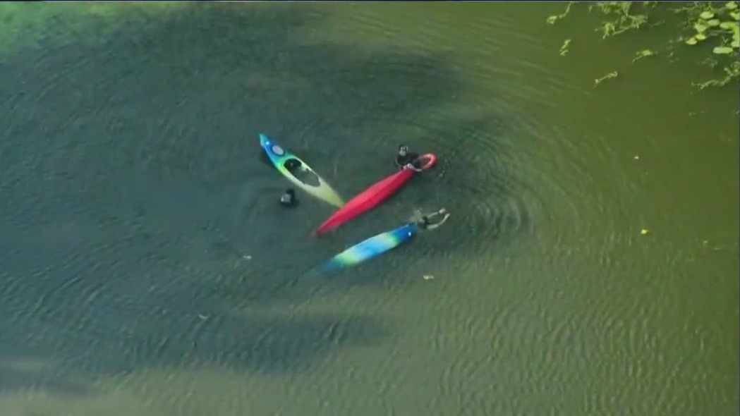 Kayakers rescued from Skokie Lagoons | FOX 32 Chicago