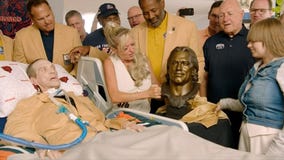 Steve ?Mongo? McMichael enters the Pro Football Hall of Fame in ceremony at his home