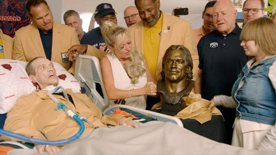 Steve ?Mongo? McMichael enters the Pro Football Hall of Fame in ceremony at his home