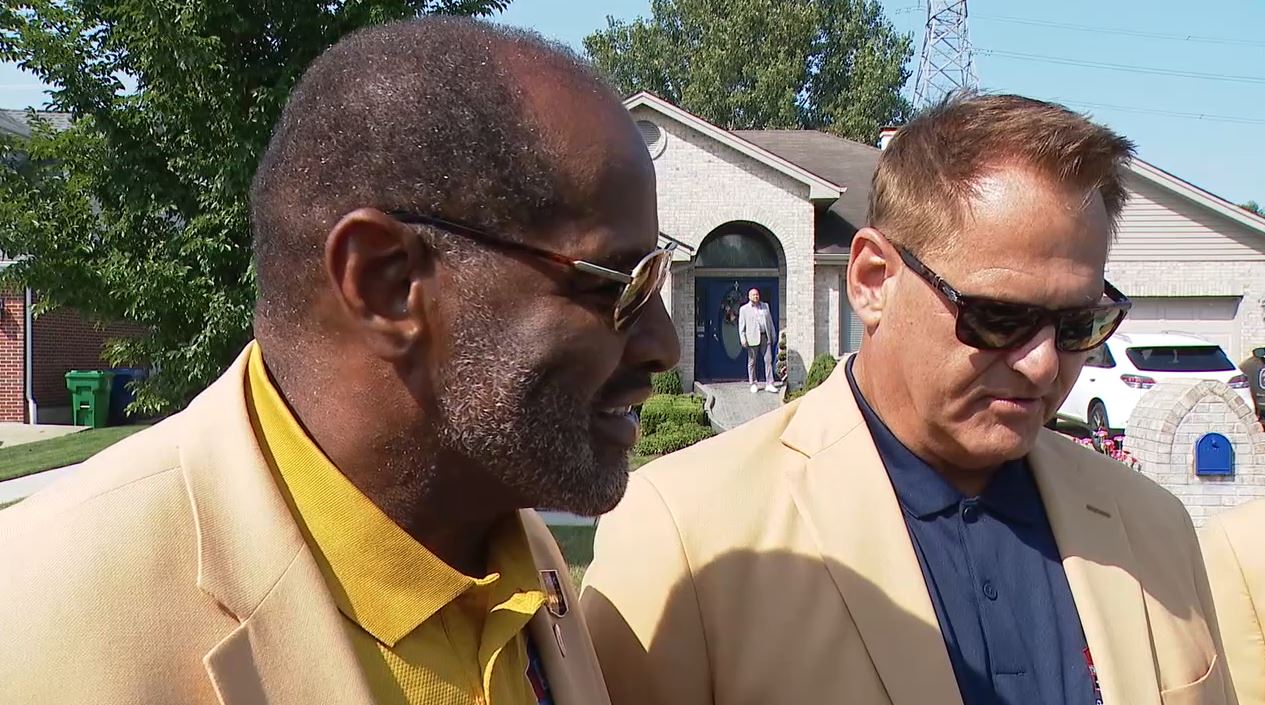 Bears legends, Hall of Famers Jim Covert and Richard Dent welcome Mongo to the Hall of Fame