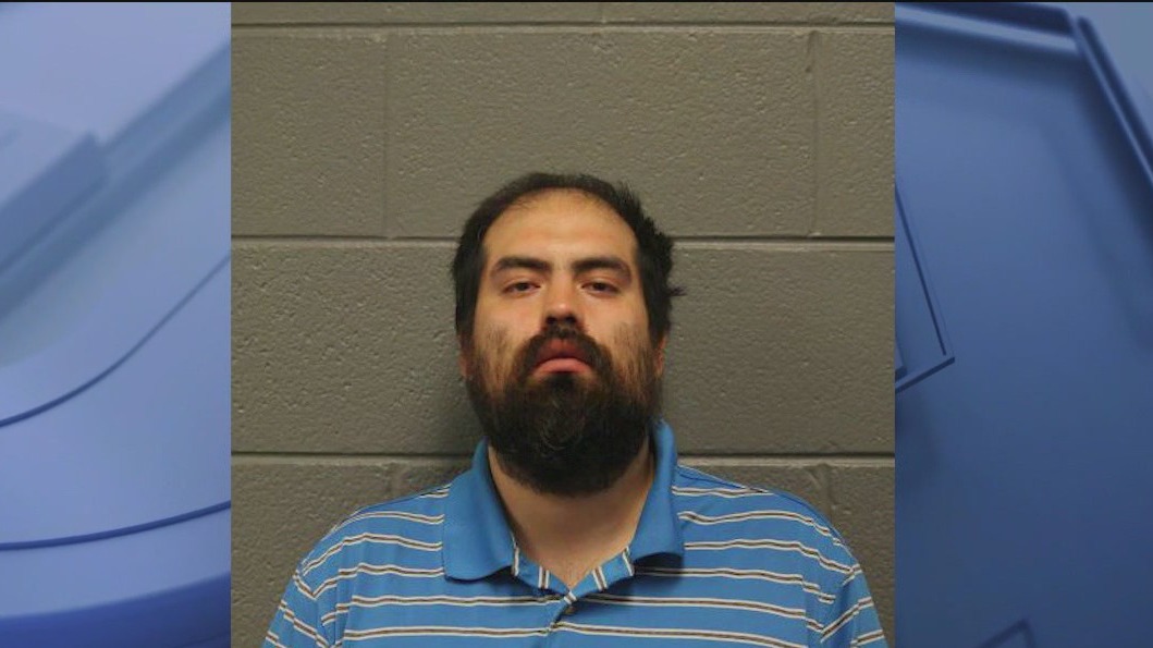Man arrested for arson after Chicago firefighter critically injured in ...