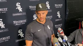 Grady Sizemore, White Sox players talk after falling 7-6 to the Cubs