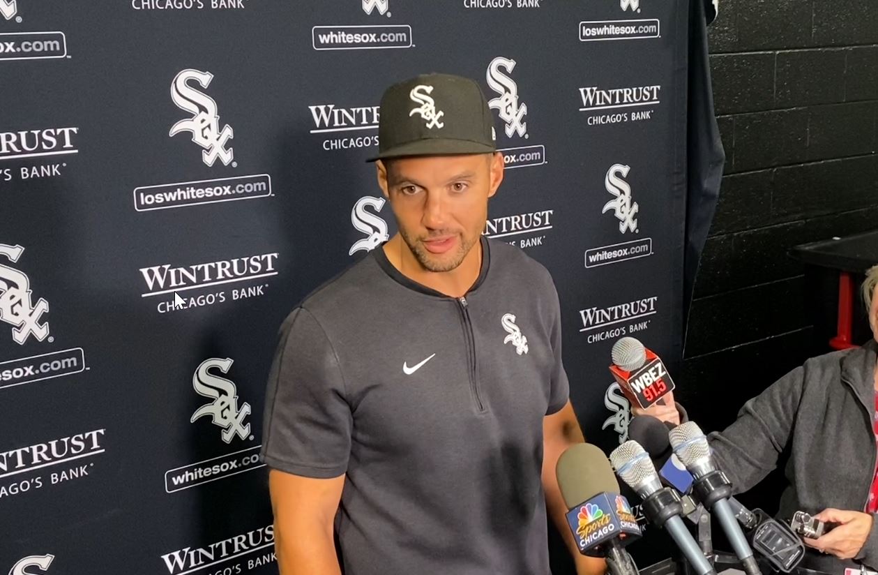 Grady Sizemore, White Sox players talk after falling 7-6 to the Cubs