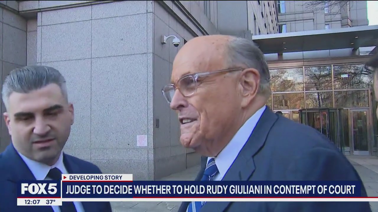 Judge to decide whether to hole Giuliani in contempt of court