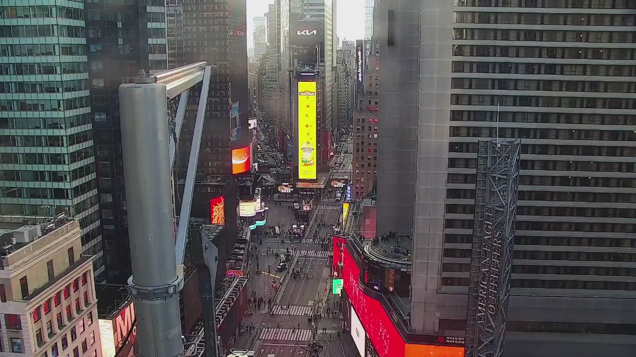 NY News Update - New Year's Eve in Times Square, man pushed in front of subway train