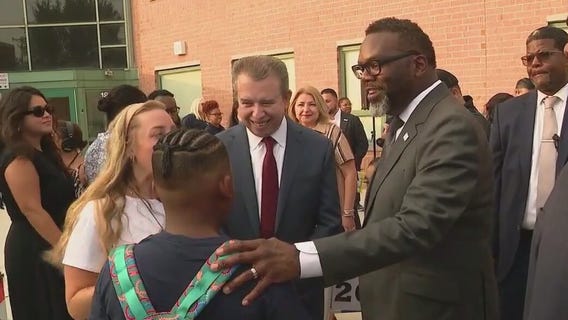 Excessive heat kicks off school year for Chicago students