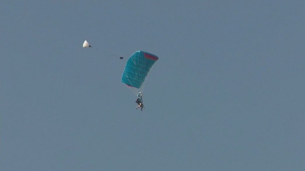 Woman becomes oldest skydiver in U.K.