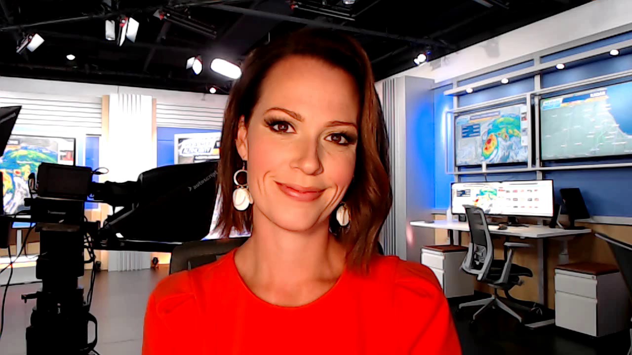 Summerlike heat sticks around, rain chances look slim to none