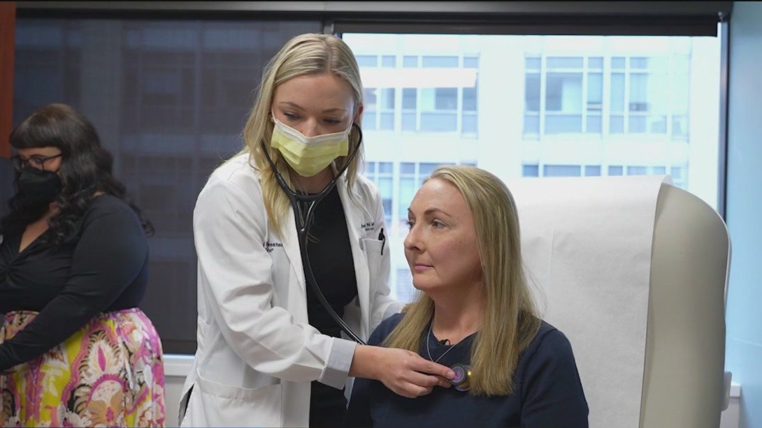 Northwestern performs groundbreaking double-lung transplant on woman with cancer