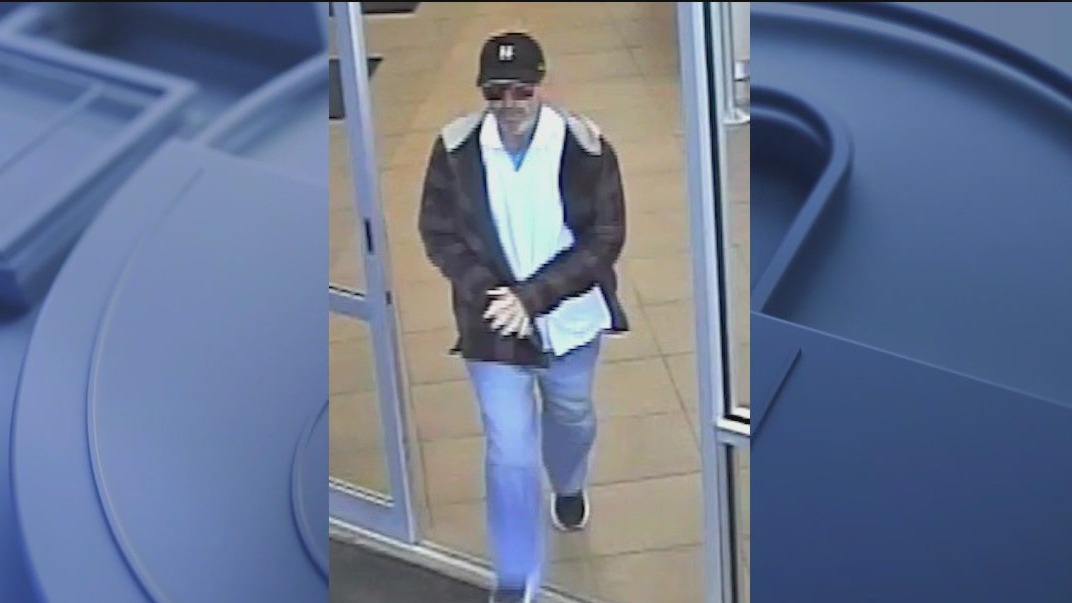 'Bare-Chested Bandit': Chicago bank robbery suspect wanted for 3 Loop heists