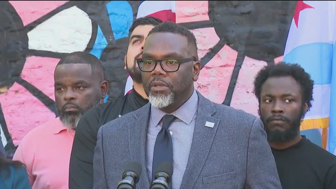 Tensions growing between Mayor Johnson, Chicago Public Schools