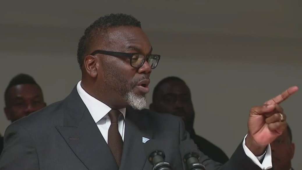 Mayor Brandon Johnson reveals Chicago School Board appointees in contentious news conference